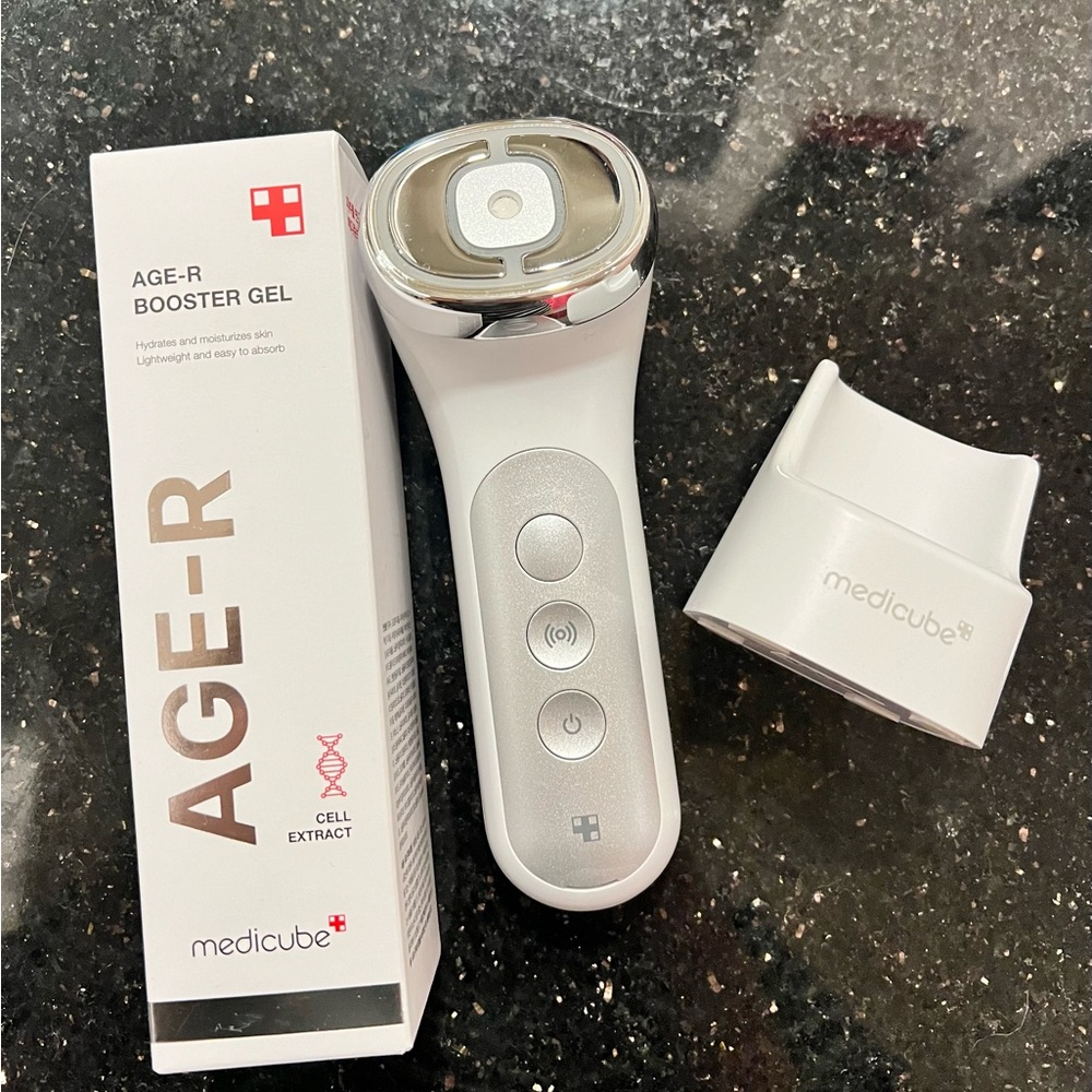 Medicube Age R USSERA deep shot skincare device
